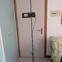 lampada a stelo Artemide modello Aton