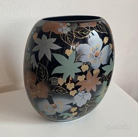 Vaso con raffinato motivo floreale