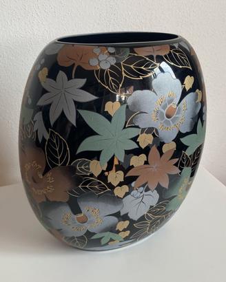 Vaso con raffinato motivo floreale