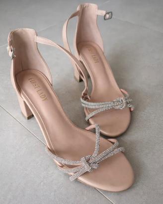 Sandali beige con tacco e strass – eleganti