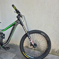 giant glory downhill 