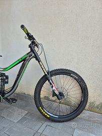 giant glory downhill 