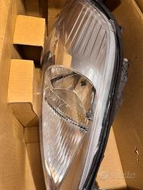 Fari anteriori grande punto