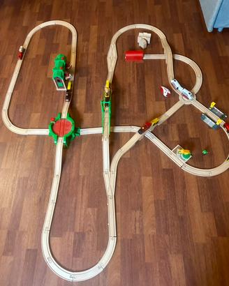 Grande circuito giocattolo Brio con accesori