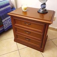 Piccolo mobiletto da camera letto stile classico
