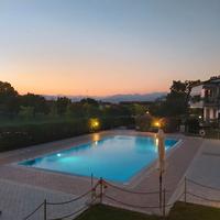 Elegante appartamento in residence con piscina