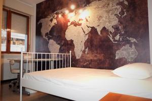 Stanza singola, letto matrimoniale