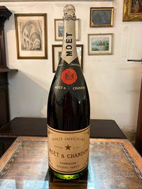 Magnum champagne esposizione