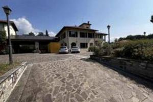 Immobile in asta di 390 m² con 4 locali e box auto