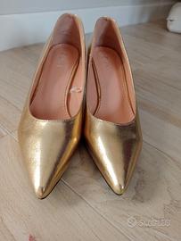 Eleganti scarpe donna.
Décolleté in ecopelle 