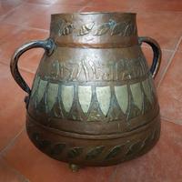 Antica pentola araba in rame