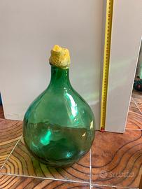 Damigiane e bottiglie vintage antiquariato