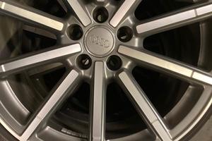 Audi QUATRO  cerchi originali Audi RS 19 con gomme