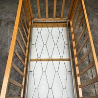 Lettino per bambini in frassino