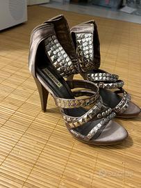 Scarpa con tacco Oro con borchie