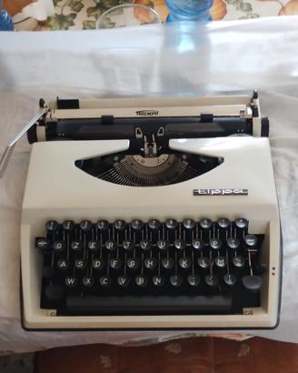 macchina da scrivere vintage