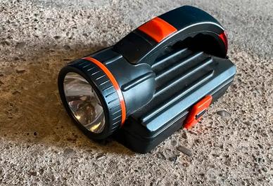 Torcia con Kit Attrezzi fai da te