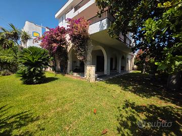 Giardini naxos - appartamento con giardino