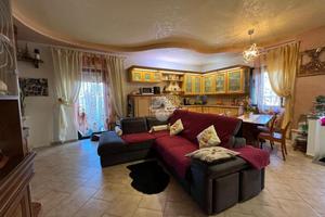 3 LOCALI A CASTEL VISCARDO