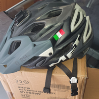 Casco MET parabellum