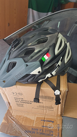 Casco MET parabellum