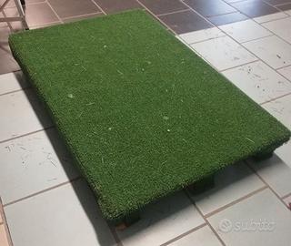 BANCALE RICOPERTO DI PRATO SINTETICO