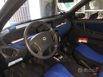 Lancia y elefantino blu