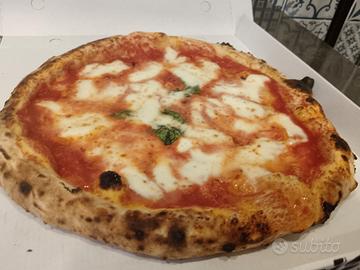 Pizzaiolo e aiuto pizzaiolo fornaio