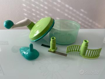 Tritatutto e farfalla per montare Tupperware