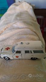 Ambulanza modellino vintage