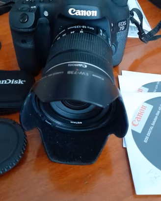 CANON EOS 7 D con OBIETTIVO EFS 18-135 STM e PARAL