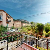 APPARTAMENTO INDIPENDENTE, CON MAGAZZINO E TERRENO