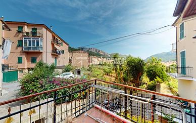 APPARTAMENTO INDIPENDENTE, CON MAGAZZINO E TERRENO