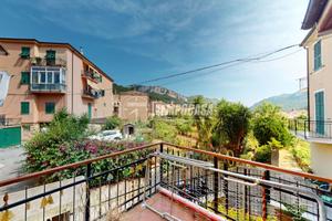 APPARTAMENTO INDIPENDENTE, CON MAGAZZINO E TERRENO