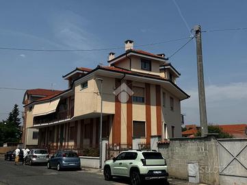 2 LOCALI A CARMAGNOLA