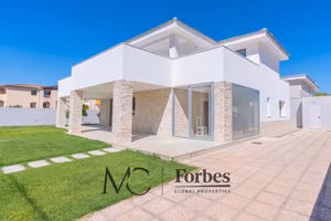 Olbia - Ampia villa singola con giardino privato,