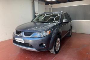 Mitsubishi Outlander 2.0d 4X4 GANCIO TRAINO 7 POST