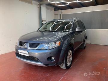 Mitsubishi Outlander 2.0d 4X4 GANCIO TRAINO 7 POST
