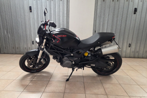 Ducati Monster 696