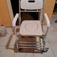 Sedia a rotelle impermeabile con wc rimovibile