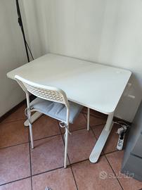 Scrivania regolabile in altezza - come nuova