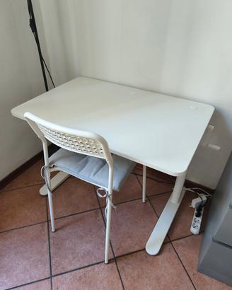 Scrivania regolabile in altezza - come nuova