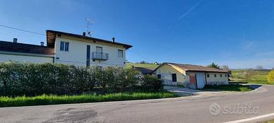 Casa indipendente di 140 m² con 5 locali e box aut