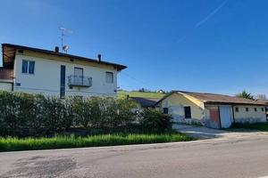 Casa indipendente di 140 m² con 5 locali e box aut