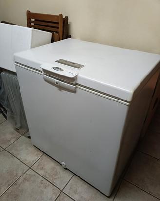 Congelatore a pozzetto Whirlpool  204 lt