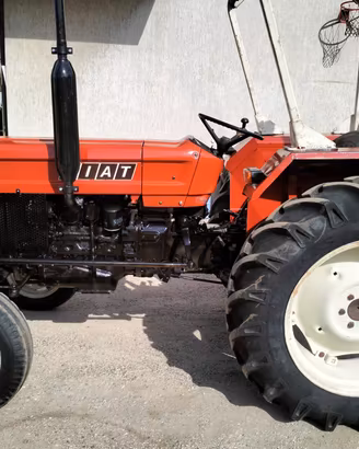 Trattore agricolo Fiat 420 con superiduttore