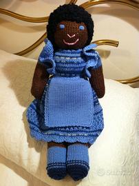 Bambola di lana fatta a mano