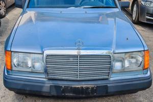 Mercedes Benz 250D w124 berlina per ricambi (2a)