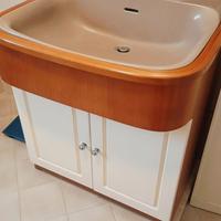 Arredo bagno in legno