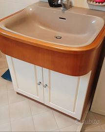 Arredo bagno in legno